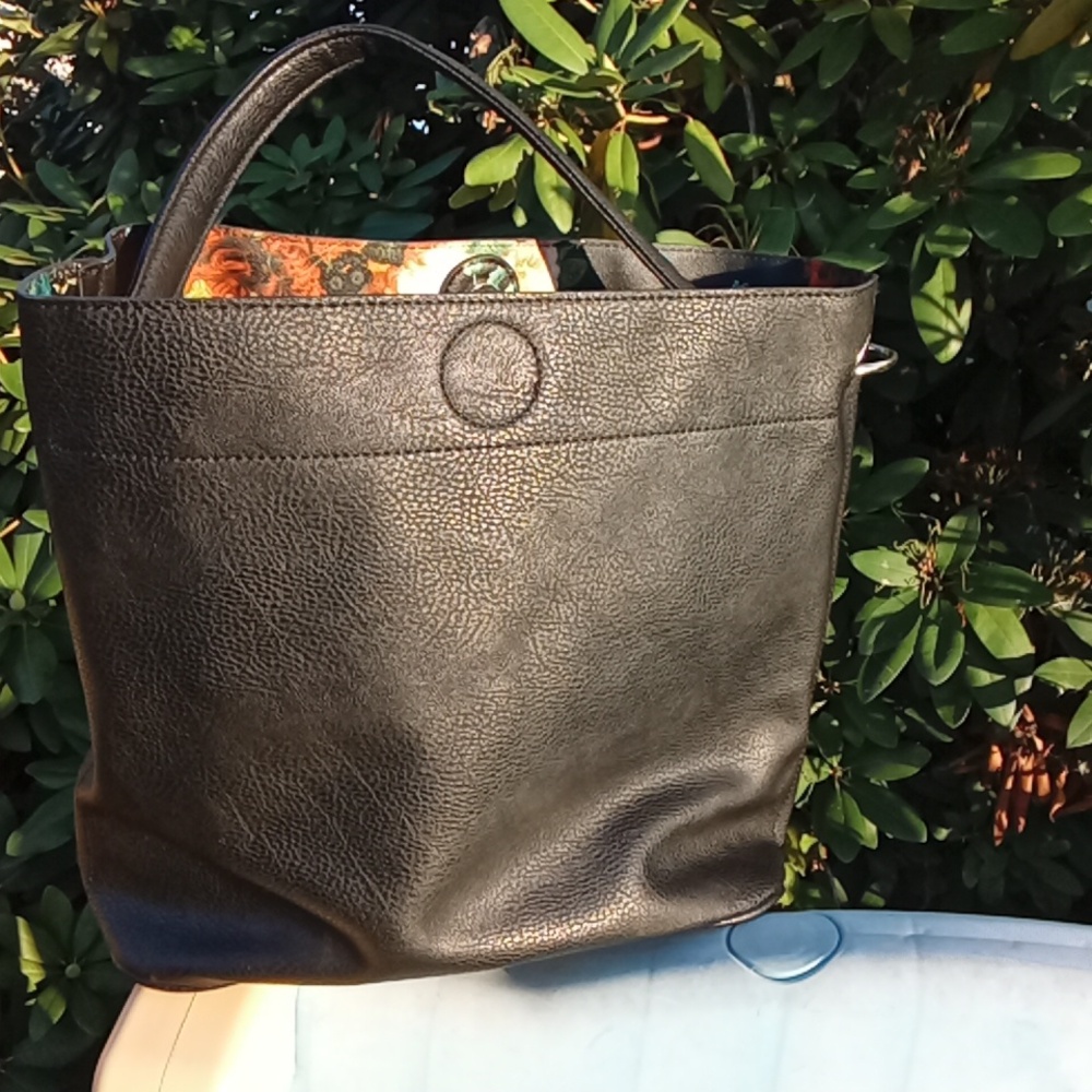 Carlos Santana Elegant Black Faux Pebble Leather Tote Bag EUC - Picture 3 of 6